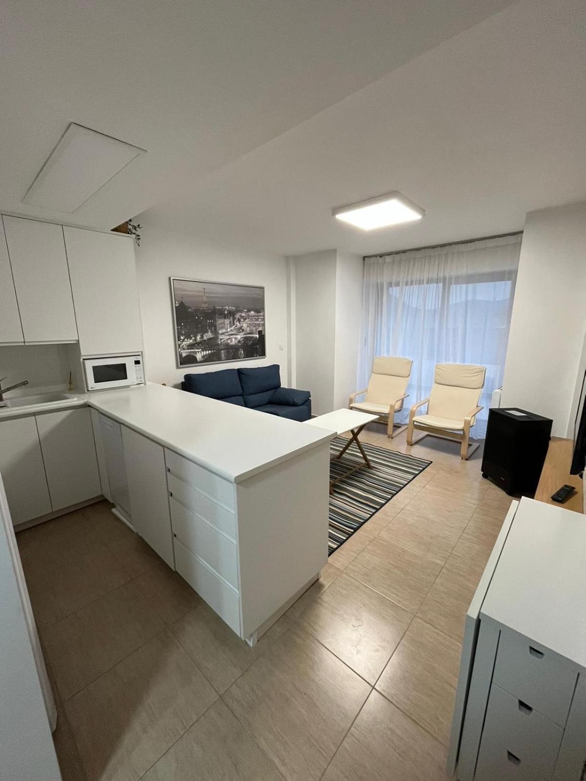 Apartamento Con Terraza,2 Min De La Playa, Арес Екстериор снимка